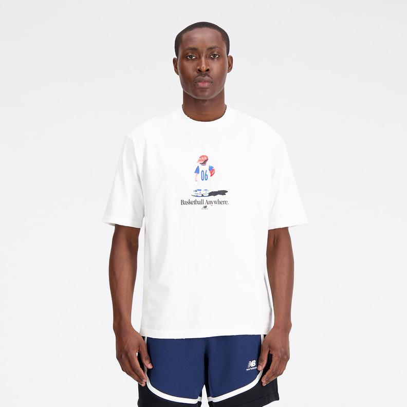 Oferta de Camiseta Hoops Print Masculina por R$289,99 em New Balance