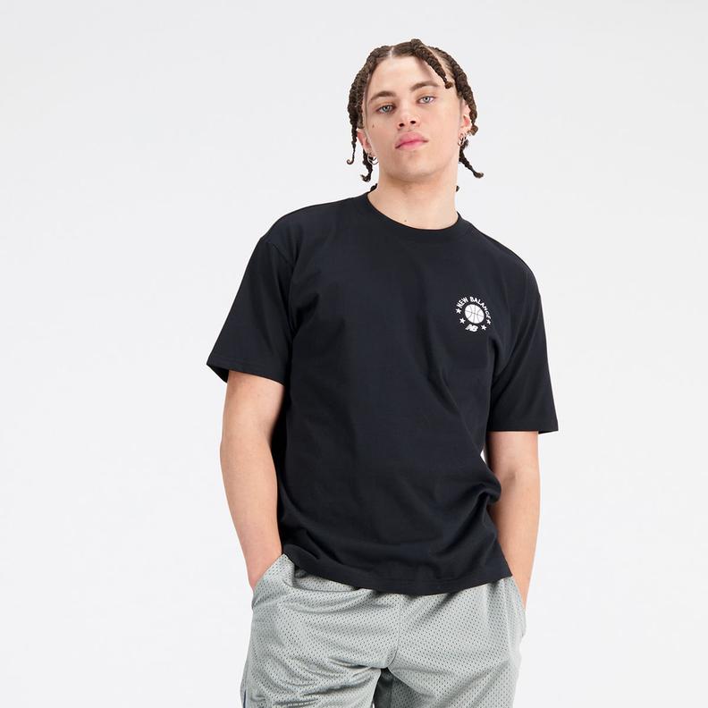 Oferta de Camiseta Hoops Masculina por R$199,99 em New Balance