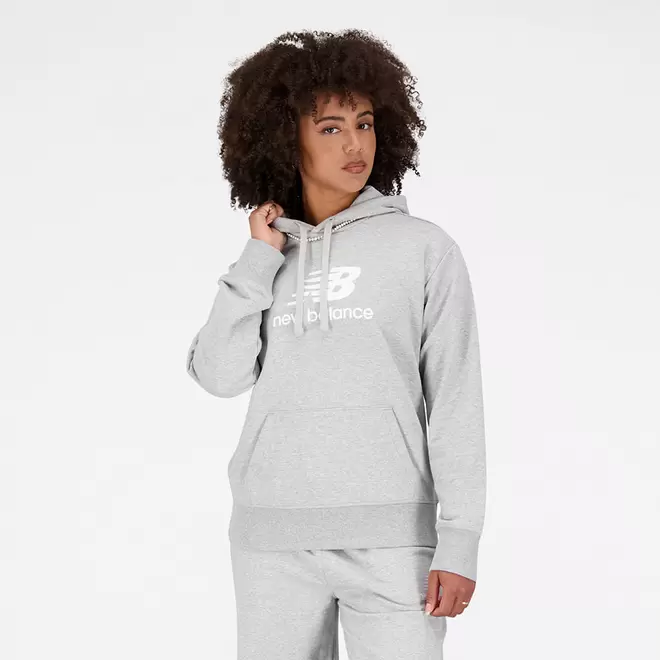 Oferta de Casaco Com Capuz Essentials Basic Feminino por R$229,99 em New Balance