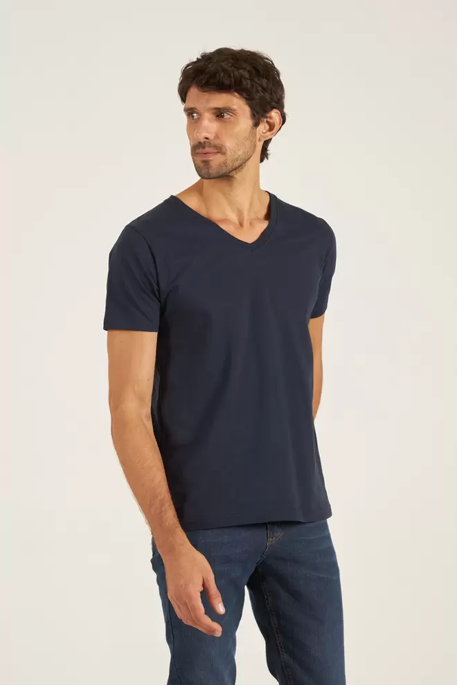 Oferta de Camiseta basic V por R$39,99 em Opção Jeans