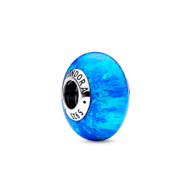 Oferta de Charm Opalescente Azul-Marinho por R$669 em Pandora