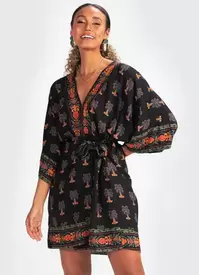 Oferta de Farm - Vestido Tecido Beleza Tropical Preto por R$321,05 em Posthaus