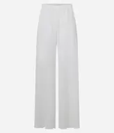 Oferta de Calça Pantalona Texturizada com Frufru na Barra por R$139,9 em Renner