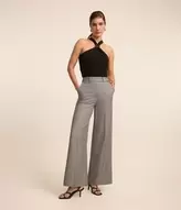 Oferta de Calça Pantalona Alfaiatada com Passantes e Frisos por R$179,9 em Renner