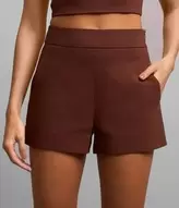 Oferta de Short em Bengaline com Zíper Tratorado na Lateral por R$139,9 em Renner