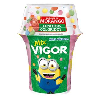 Oferta de Iogurte de Morango com Confeitos Coloridos Mix Vigor 140G por R$4,26 em Supermercados Paraná