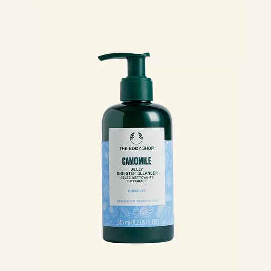 Oferta de Gel de Limpeza Facial e Demaquilante Camomila 245ml por R$119,9 em The Body Shop