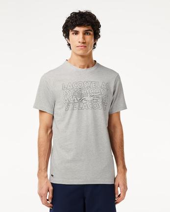 Oferta de Camiseta Esportiva com Estampa e Tecnologia Ultra-Dry por R$369 em Lacoste