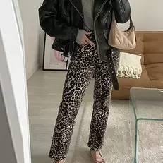 Oferta de Calças femininas com estampa de leopardo por R$115,39 em AliExpress