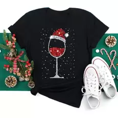 Oferta de Copo de vinho feminino Chapéus Natal Camiseta preta Maycaur por R$6,99 em AliExpress