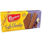 Oferta de Wafer Bauducco Triplo Chocolate 140g por R$2,49 em Asun