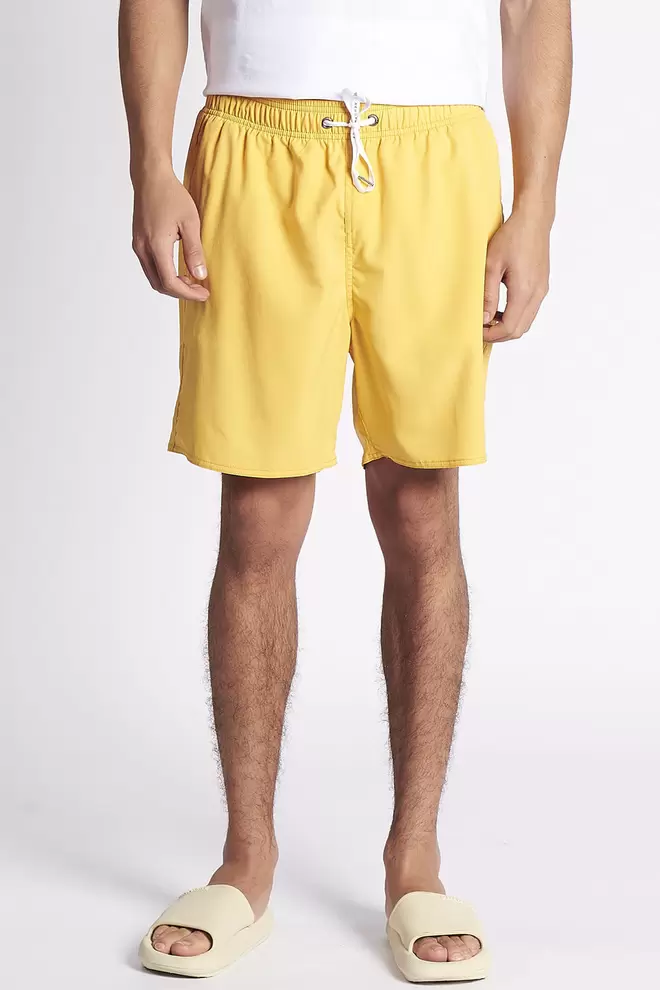 Oferta de Shorts Água Aeropostale Masculino Amarelo por R$99,9 em C&A