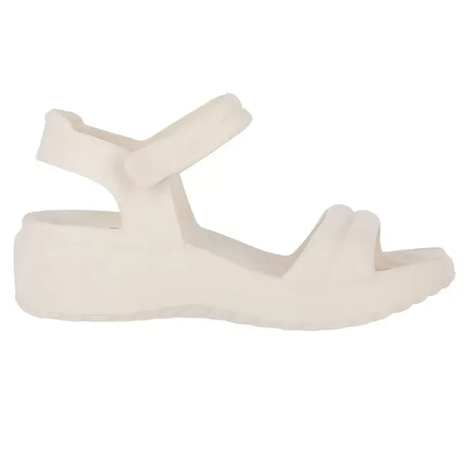 Oferta de Sandália Piccadilly Marshmallow Feminina Bege por R$54,9 em C&A