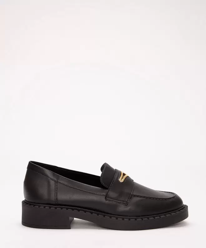 Oferta de Mocassim tratorado com fivela oneself preto por R$55,99 em C&A