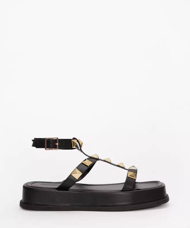 Oferta de Sandália flatform com tachas oneself preta por R$99,99 em C&A