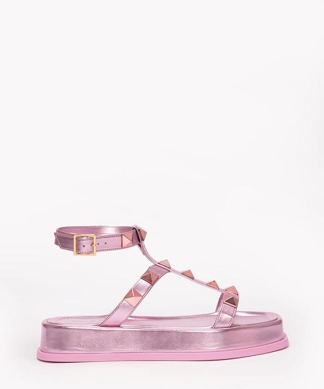 Oferta de Sandália flatform com tachas oneself rosa por R$109,99 em C&A