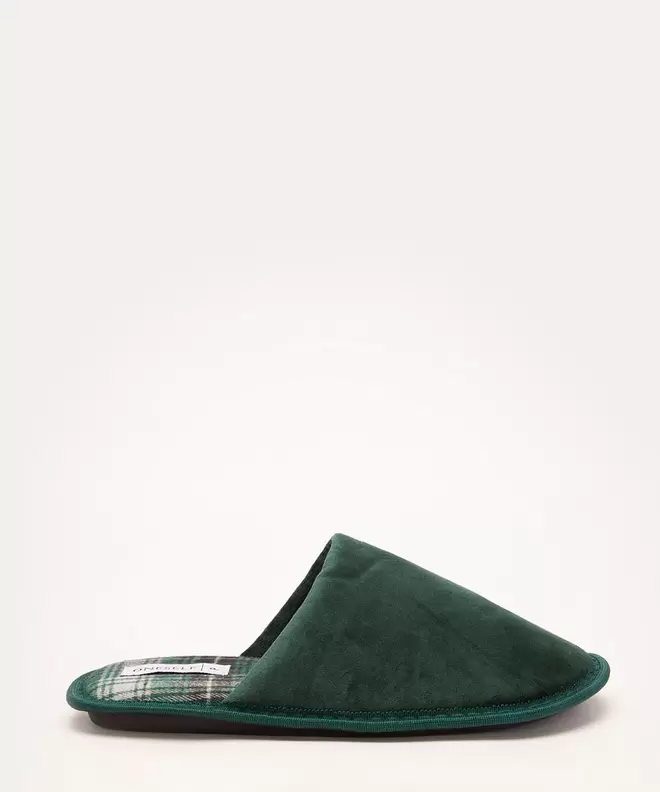 Oferta de Pantufa forrada xadrez verde por R$32,99 em C&A