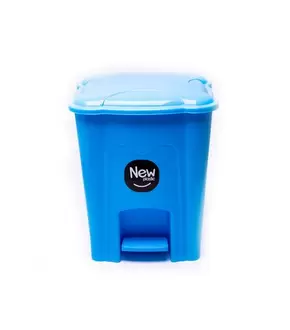 Oferta de Lixeira com Pedal Azul Baby New Plastic 10L 25x25,5x30,5cm 1322 por R$21,99 em Freitas Varejo