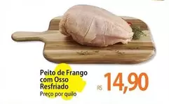 Oferta de De   - Peito De Frango Com Osso Resfriado por R$14,9 em Atacadão