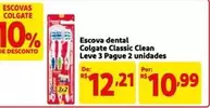 Oferta de Colgate - Escova Dental Classic Clean por R$10,99 em Mercado Extra