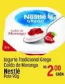 Oferta de Nestlé - logurte Tradicional Grego Calda De Morango por R$2 em Super Muffato